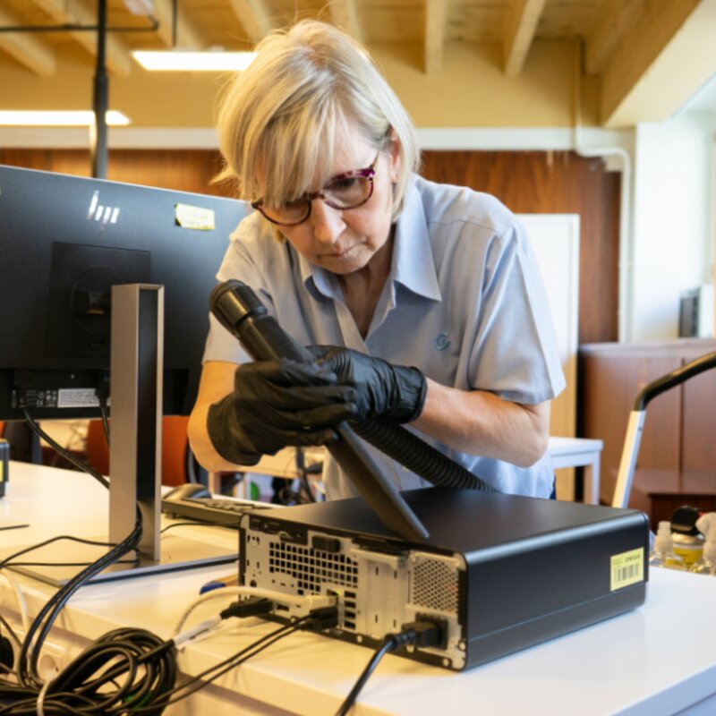 ITFacility-ITreinigingwerkplekken-reinigingPCbox-nettoyageIT-boxpc-cleaningIT-pcbox.jpg