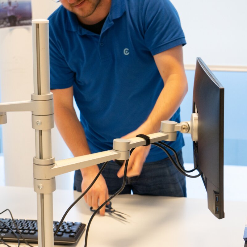 ITTechnicsLogistics-ITinstallatieschermenpaalbekabeling.jpg